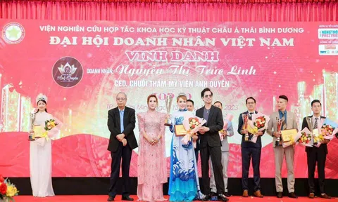 Á hậu Nguyễn Thị Trúc Linh nhận vinh danh tại Đại hội Doanh nhân Việt Nam 2023 