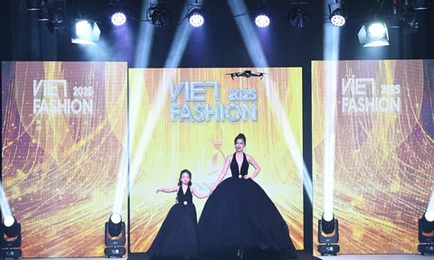 Model Kid San San “Nàng Thơ” Của NTK Jennifer Ly Tỏa Sáng Trên Sàn Diễn VF25