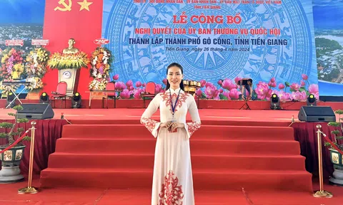 Hoa hậu Nhân ái Nguyễn Ngọc Hiếu tham dự Lễ công bố Nghị quyết của Ủy ban Thường vụ Quốc hội thành lập thành phố Gò Công thuộc tỉnh Tiền Giang